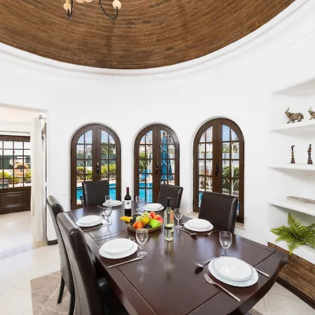 ヴィラ Cristina 15 *